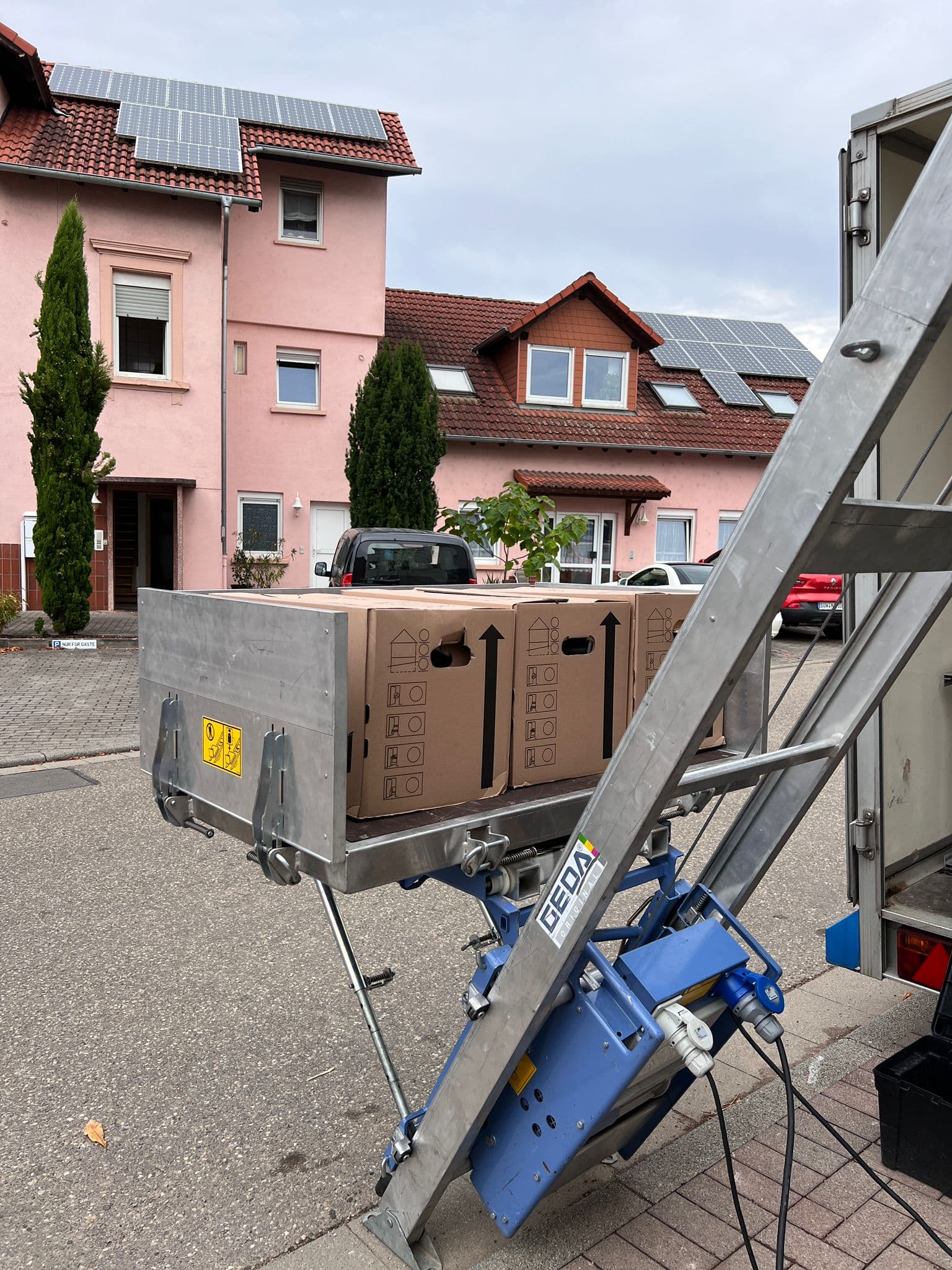 Möbellift im Einsatz beim Umzug